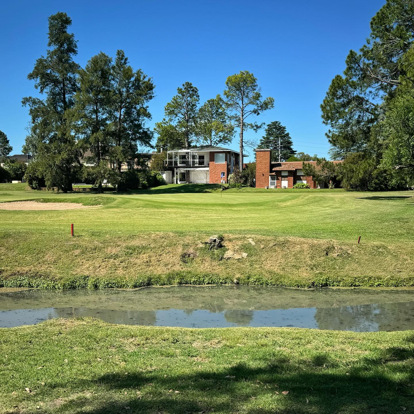 LARENA COUNTRY CLUB
